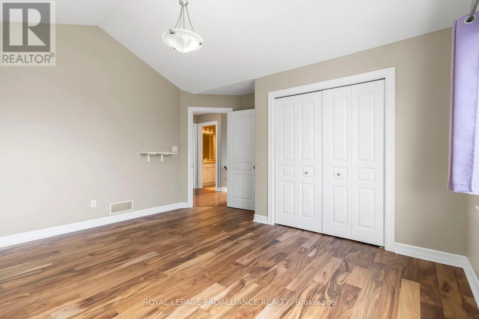 1009 CRESTWOOD DRIVE