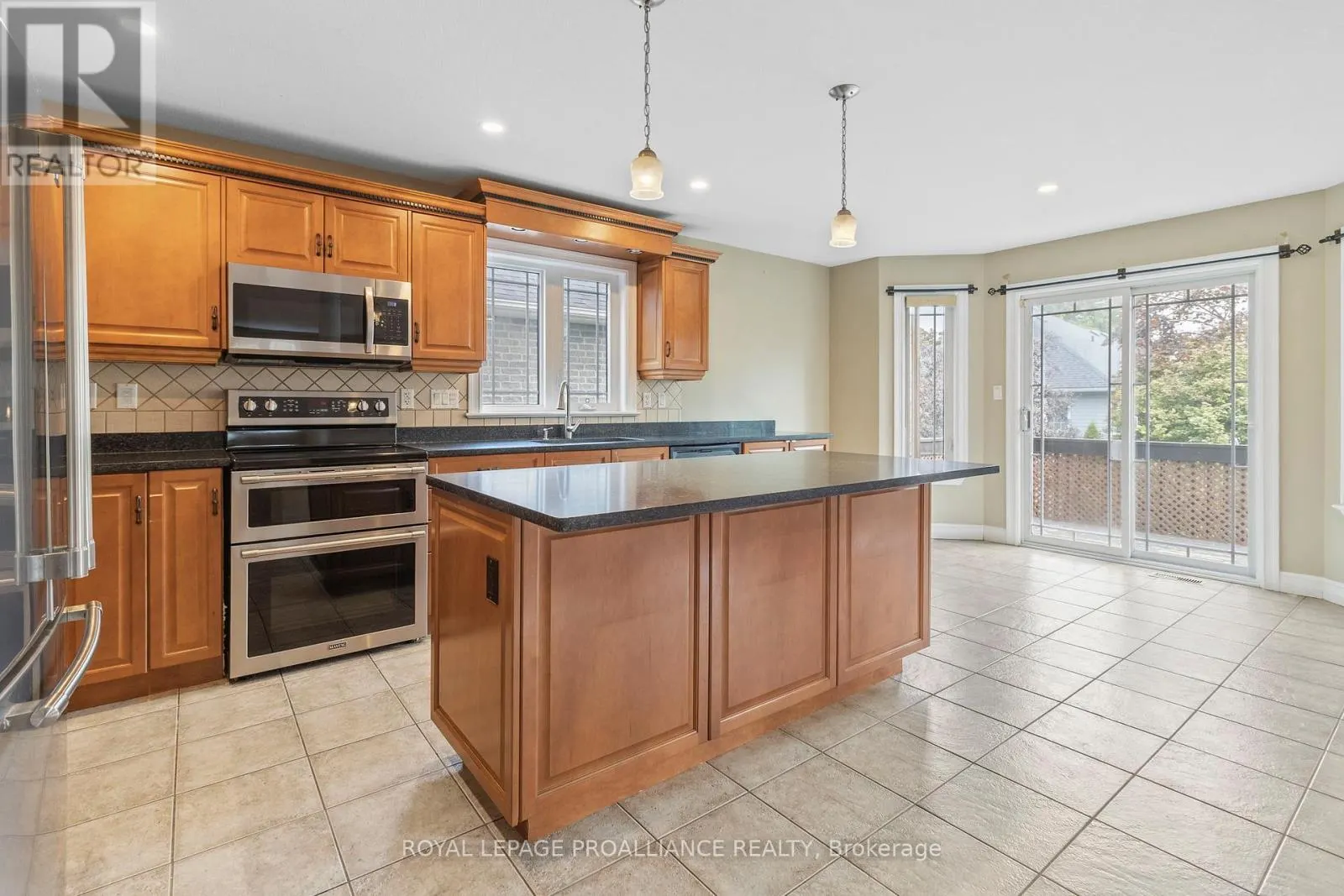 1009 CRESTWOOD DRIVE