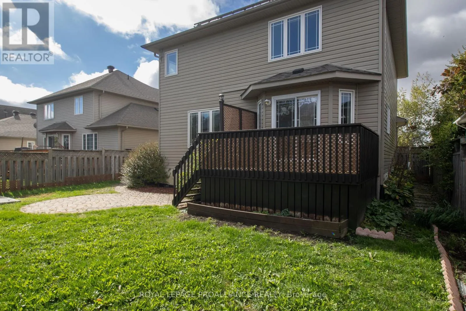 1009 CRESTWOOD DRIVE