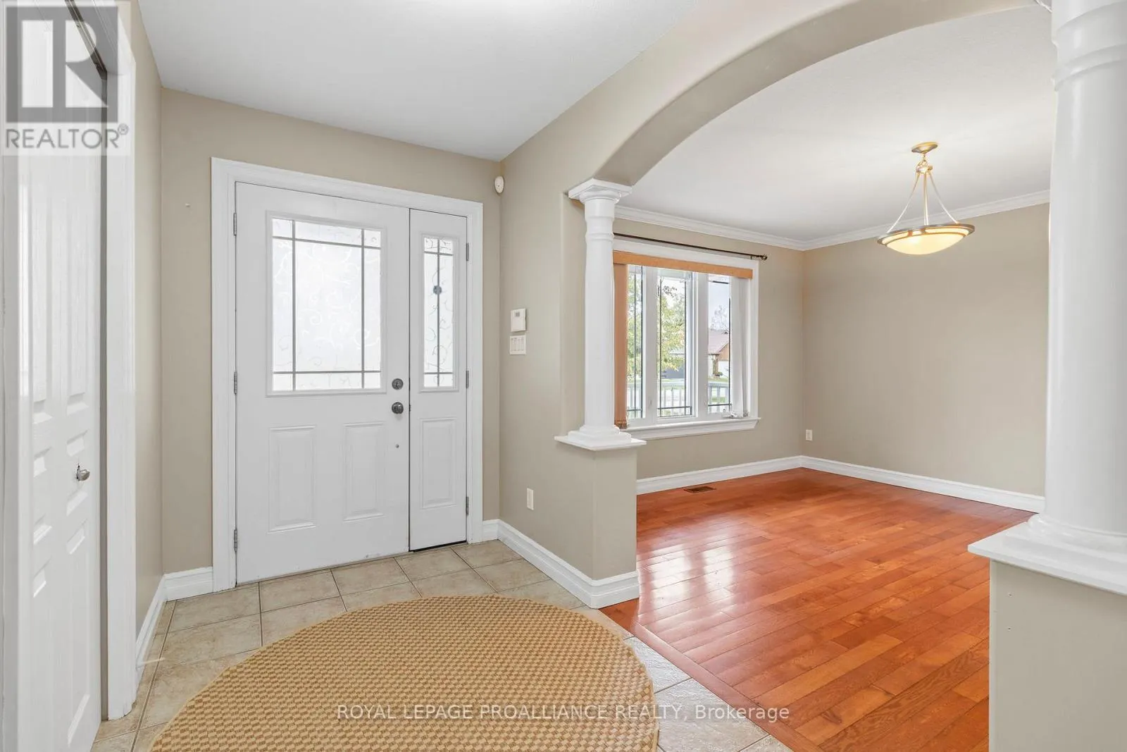 1009 CRESTWOOD DRIVE