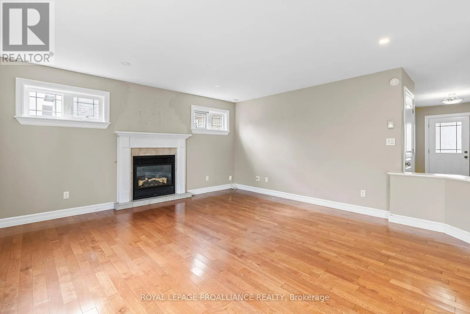 1009 CRESTWOOD DRIVE