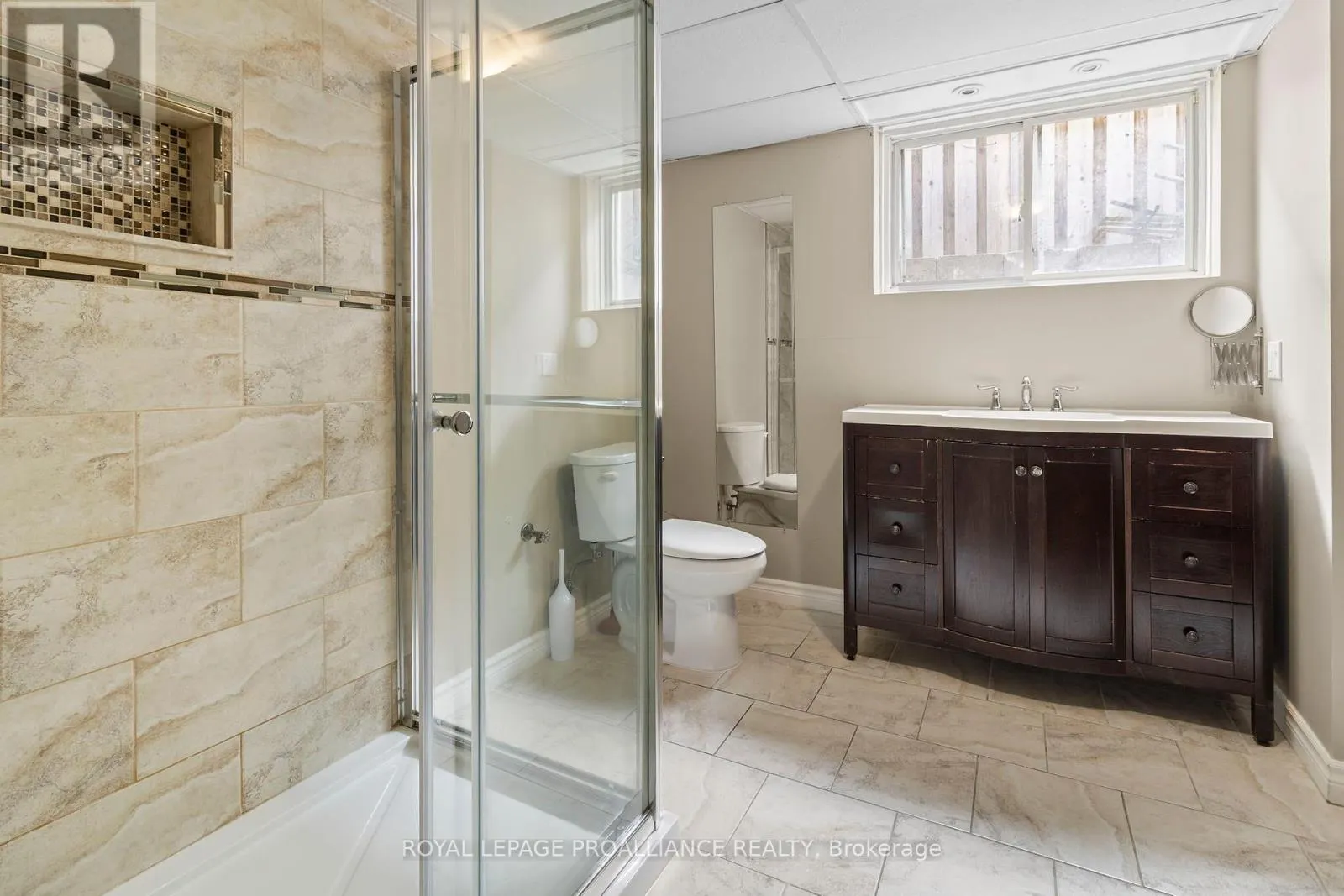 1009 CRESTWOOD DRIVE