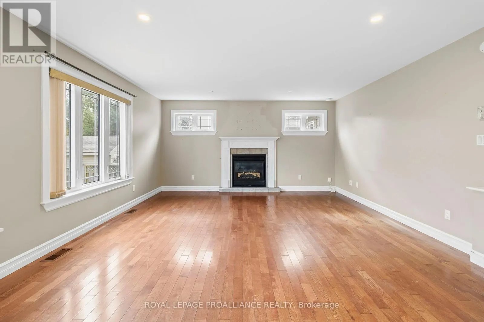 1009 CRESTWOOD DRIVE
