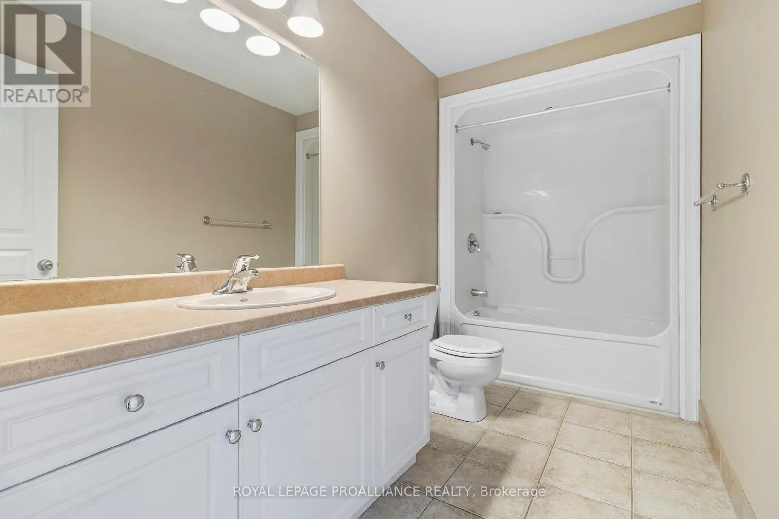 1009 CRESTWOOD DRIVE