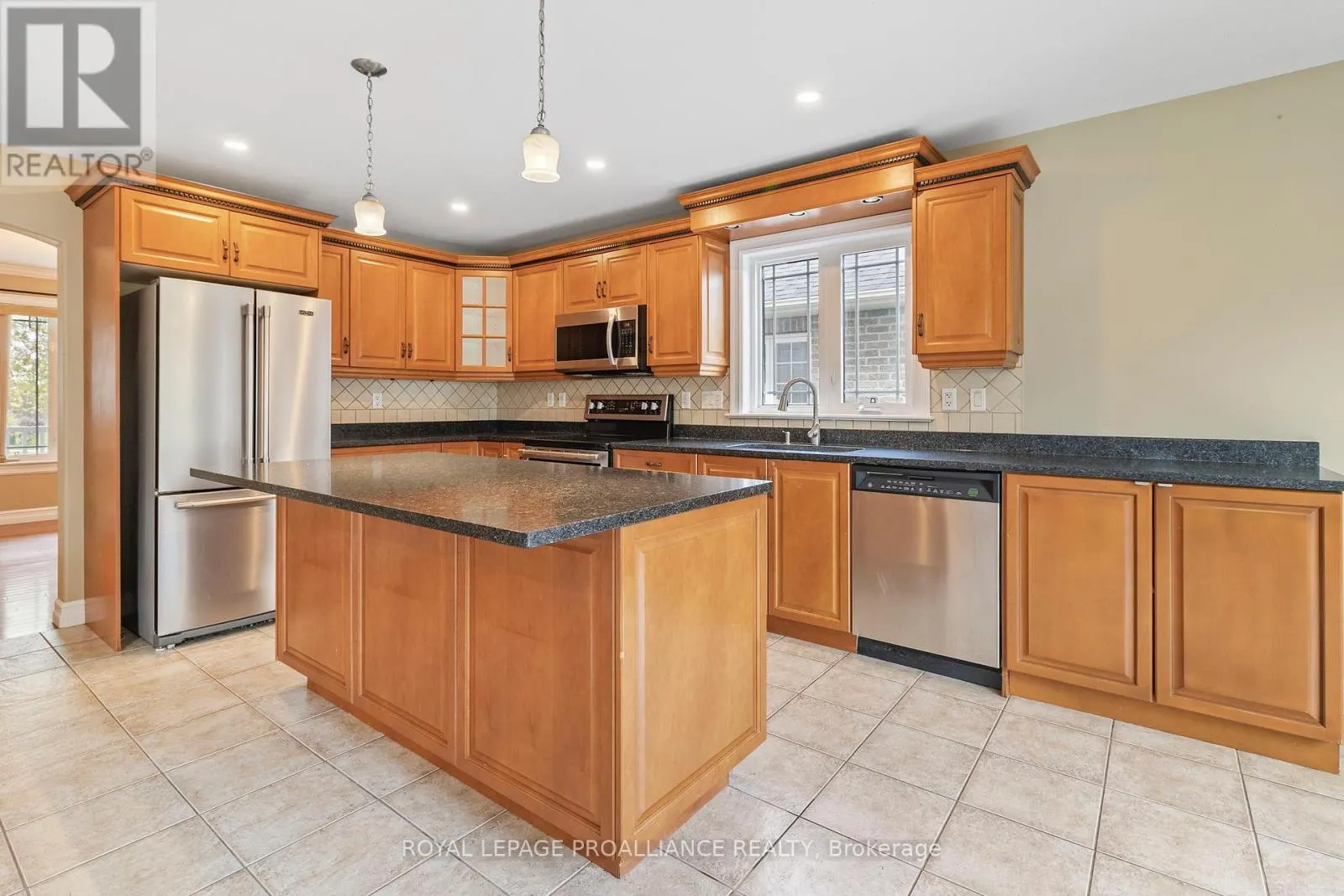 1009 CRESTWOOD DRIVE