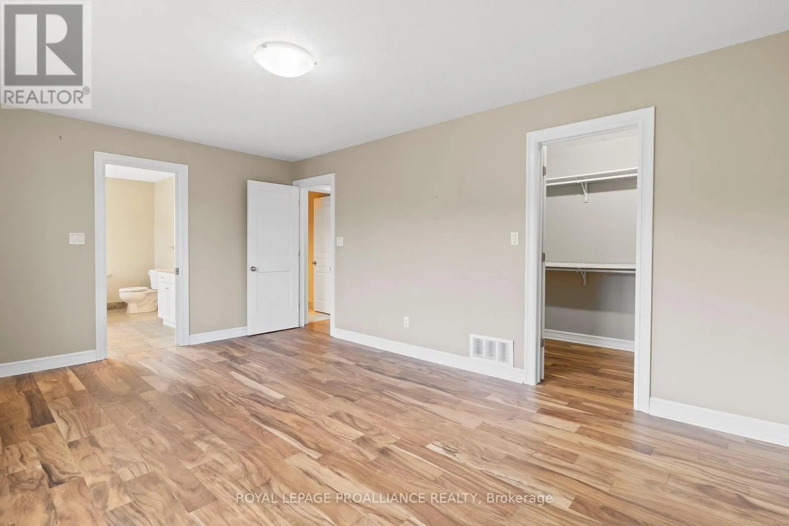 1009 CRESTWOOD DRIVE