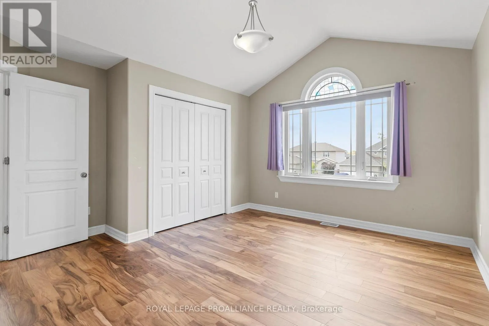 1009 CRESTWOOD DRIVE