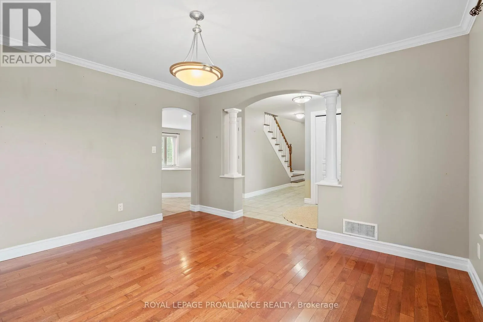1009 CRESTWOOD DRIVE