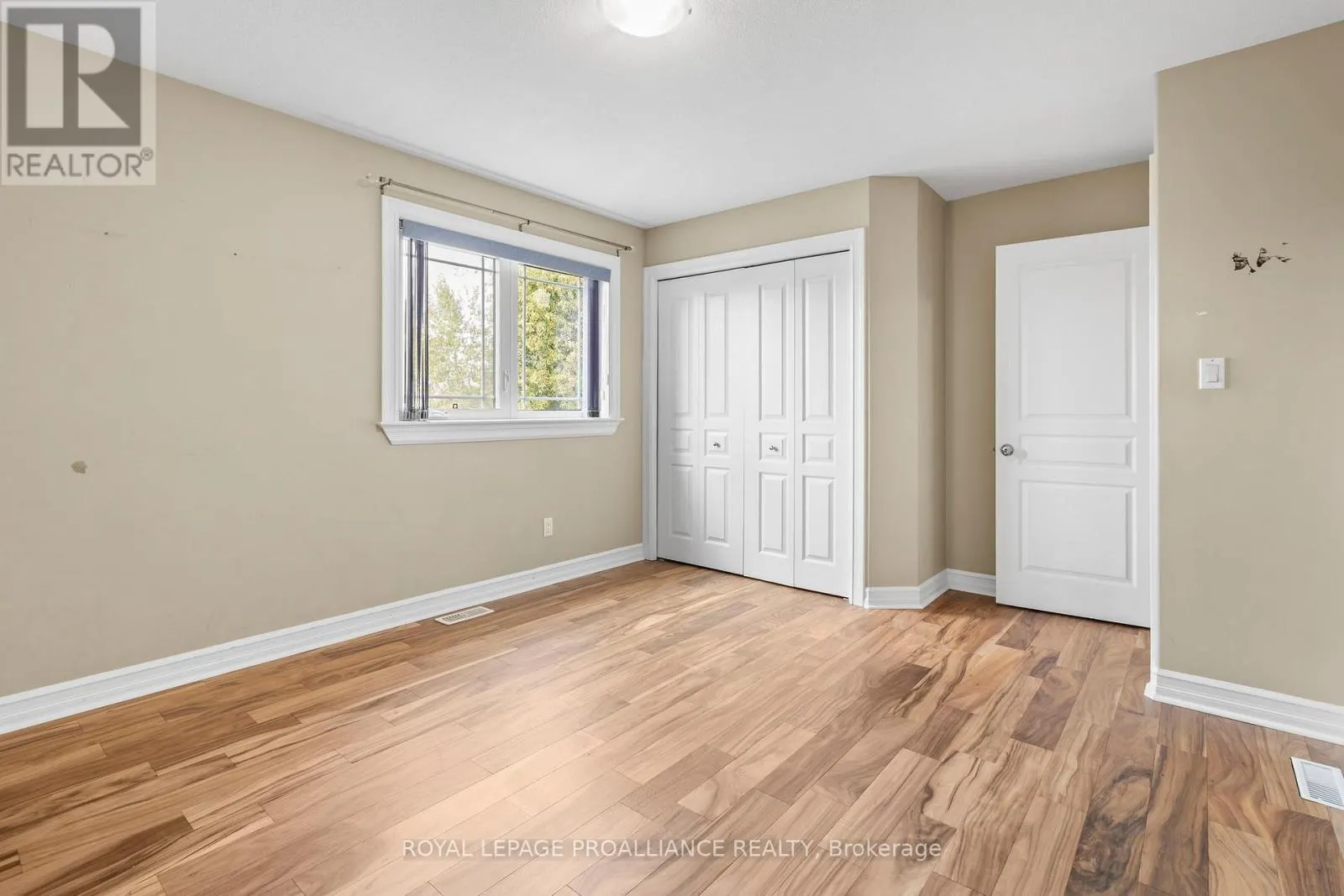 1009 CRESTWOOD DRIVE