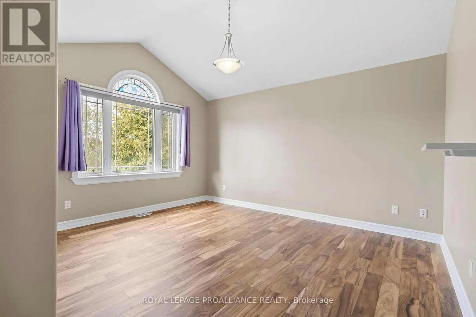 1009 CRESTWOOD DRIVE