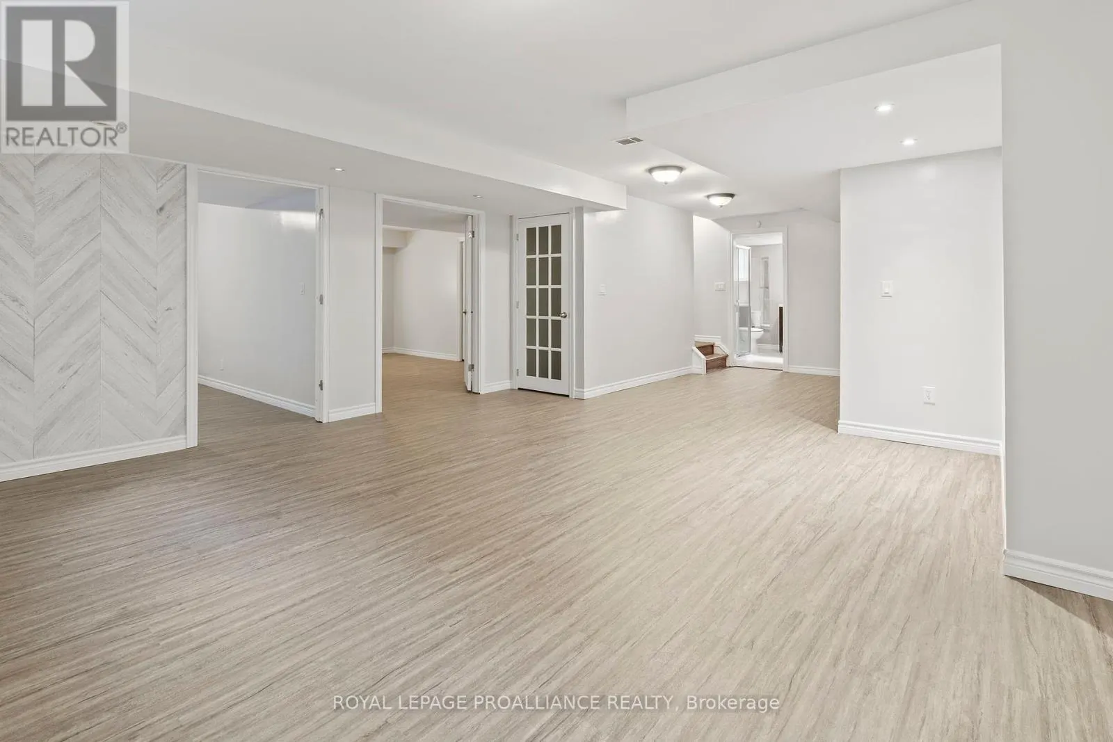 1009 CRESTWOOD DRIVE