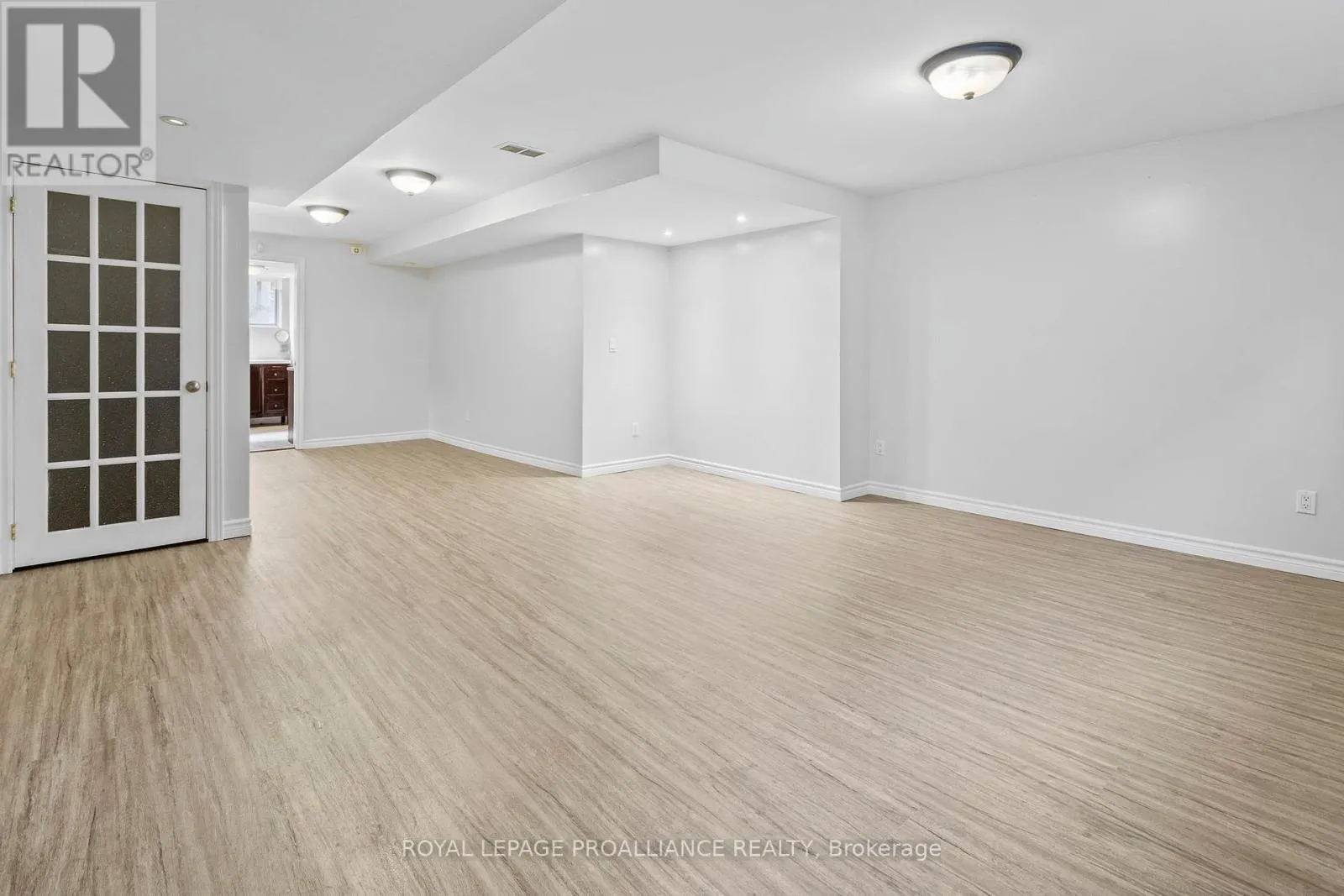 1009 CRESTWOOD DRIVE