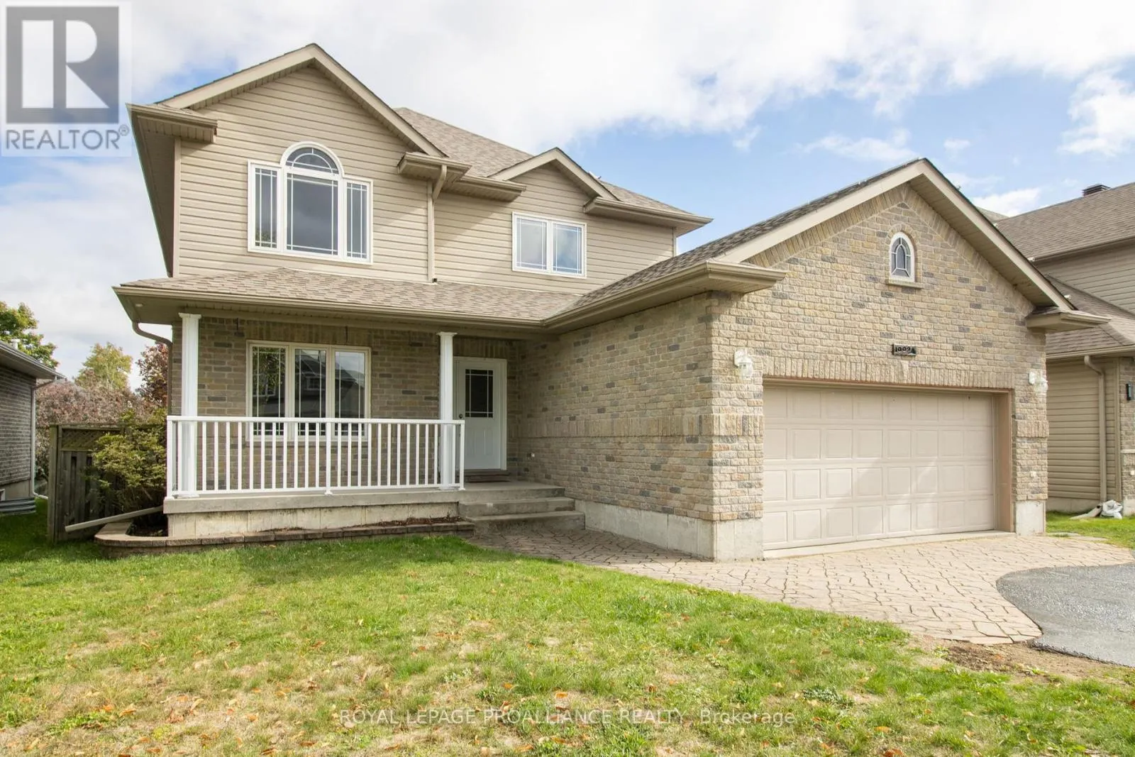 1009 CRESTWOOD DRIVE