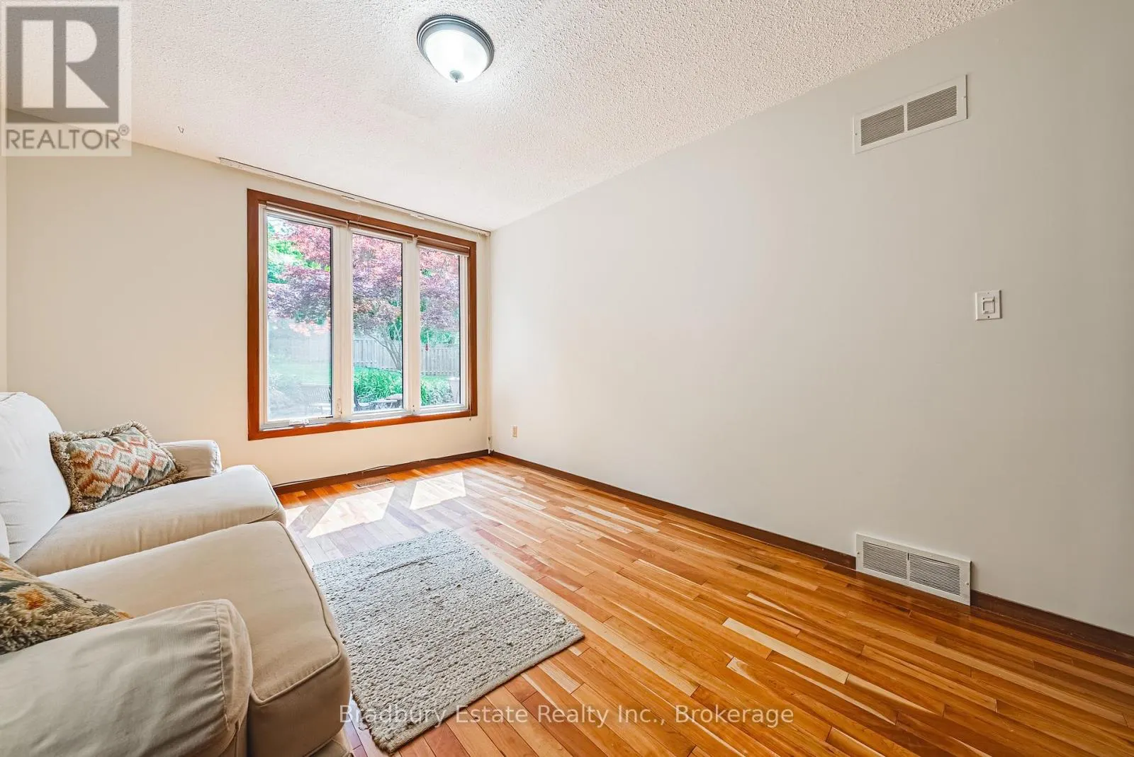128 BUNKER HILL DRIVE