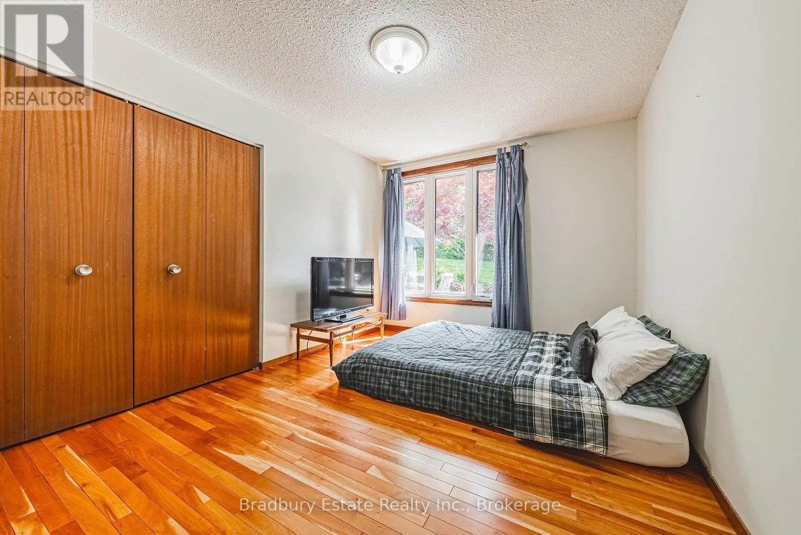 128 BUNKER HILL DRIVE