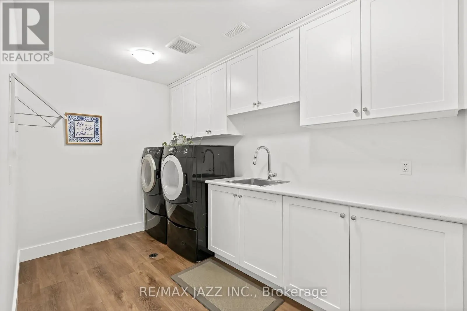 48 PLEASANT VIEW CRESCENT