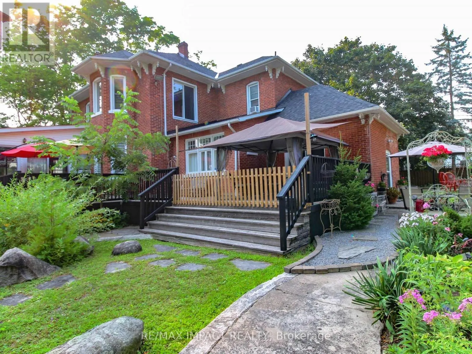 33 DIVISION STREET