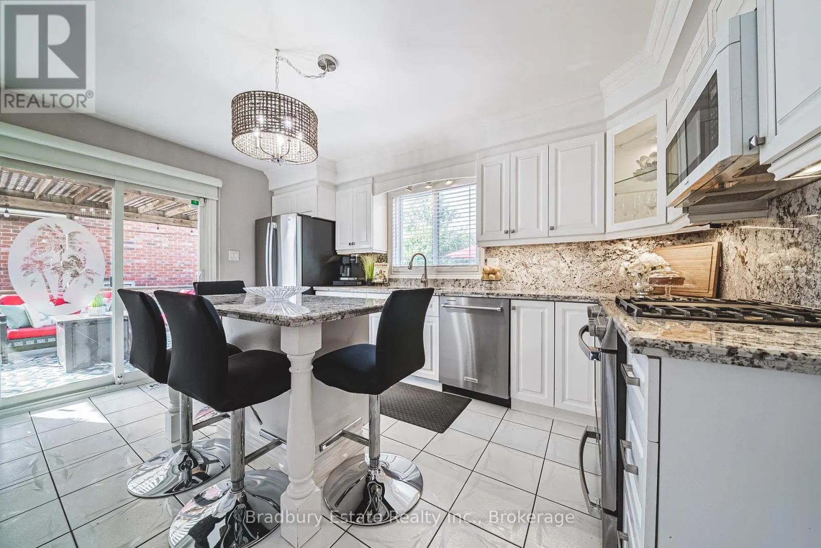 176 HIGHLAND ROAD W
