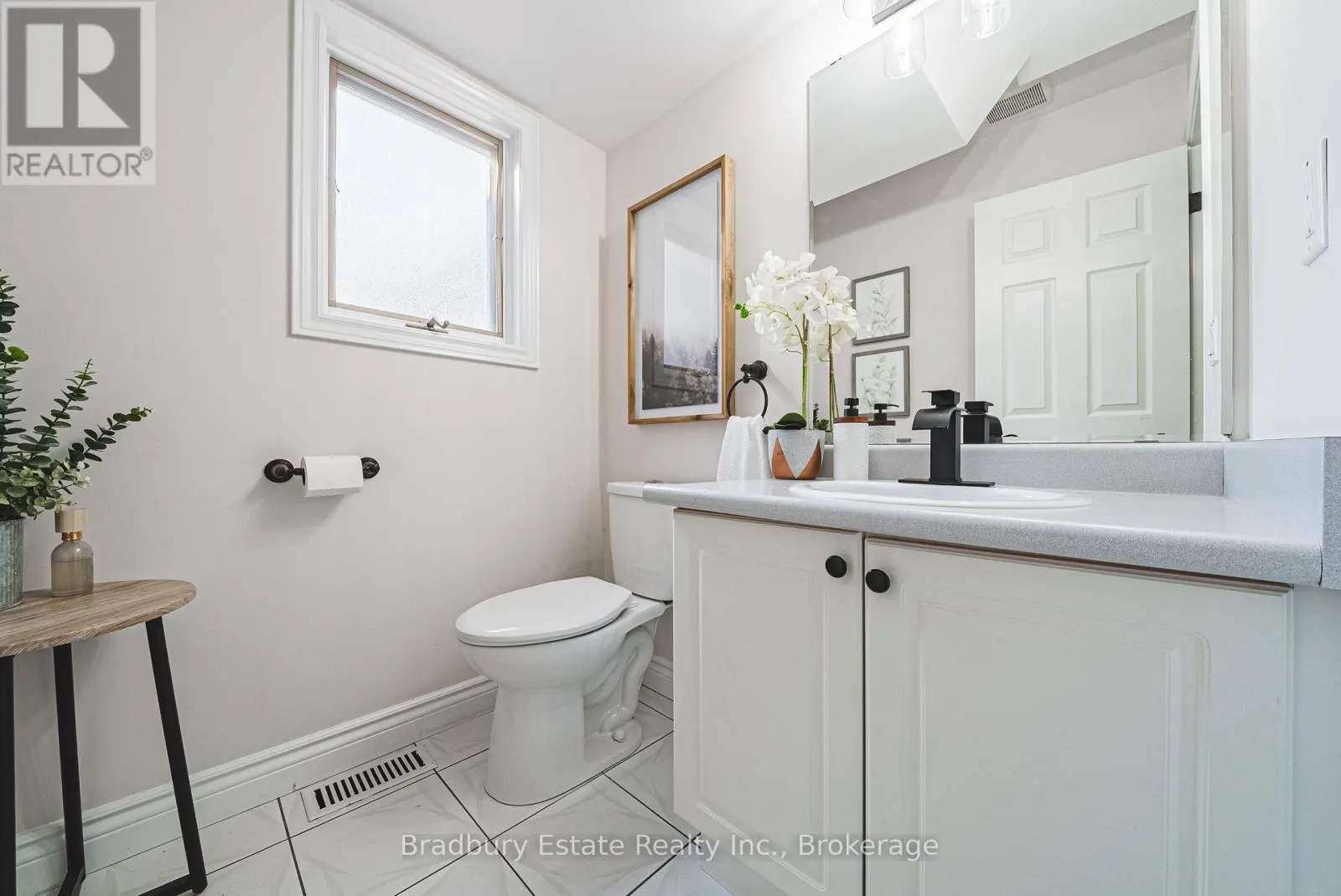176 HIGHLAND ROAD W