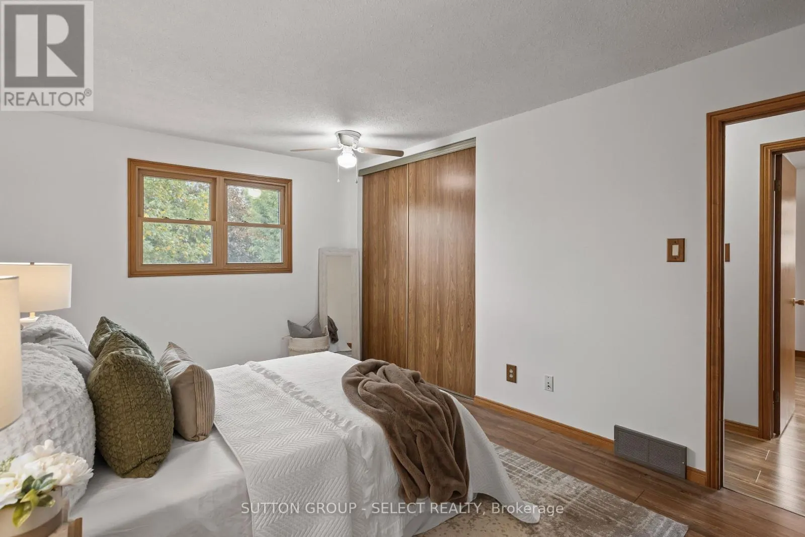 1615 JALNA BOULEVARD