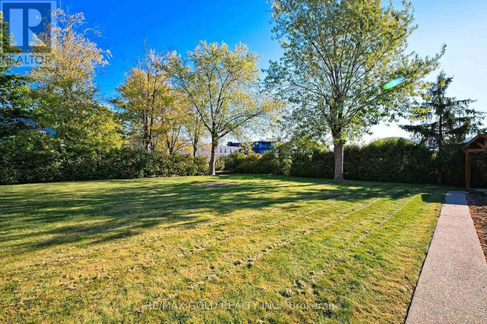 32 ORIOLE AVENUE