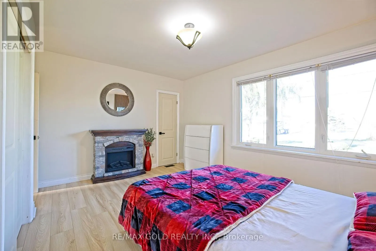 32 ORIOLE AVENUE