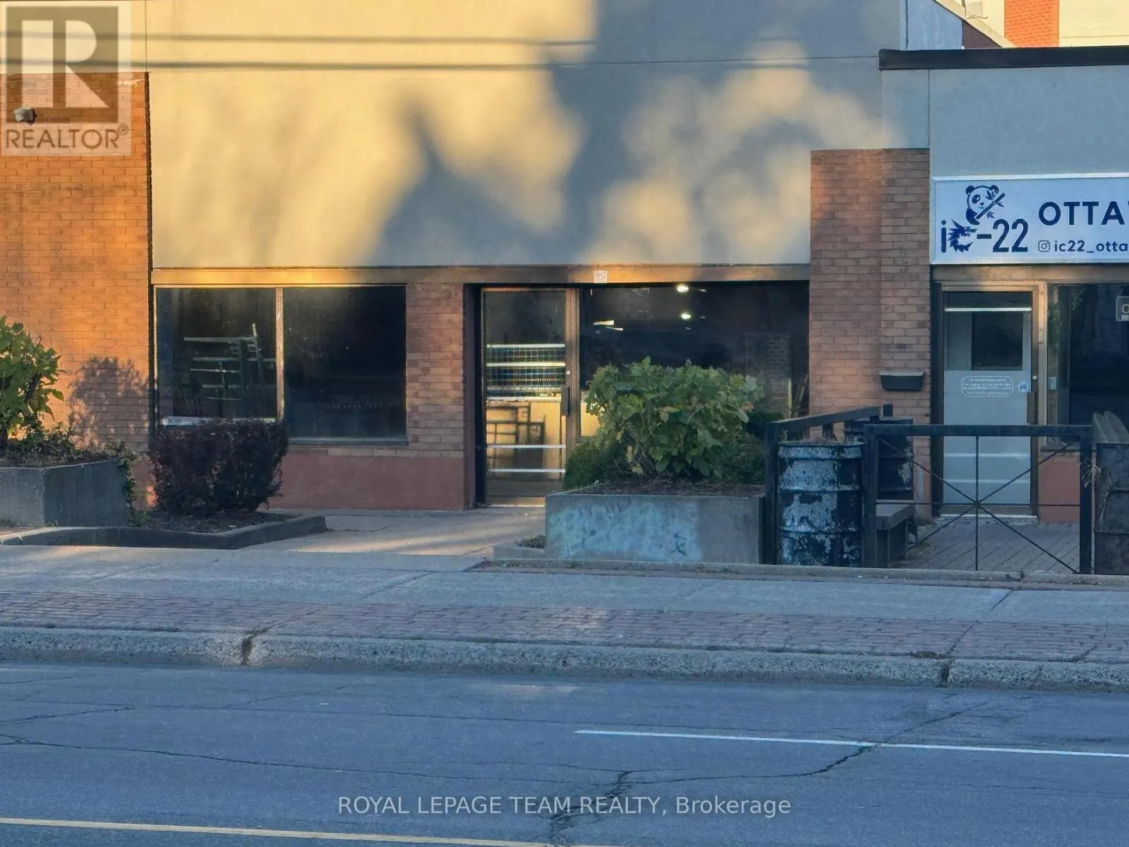 B - 848 MERIVALE ROAD