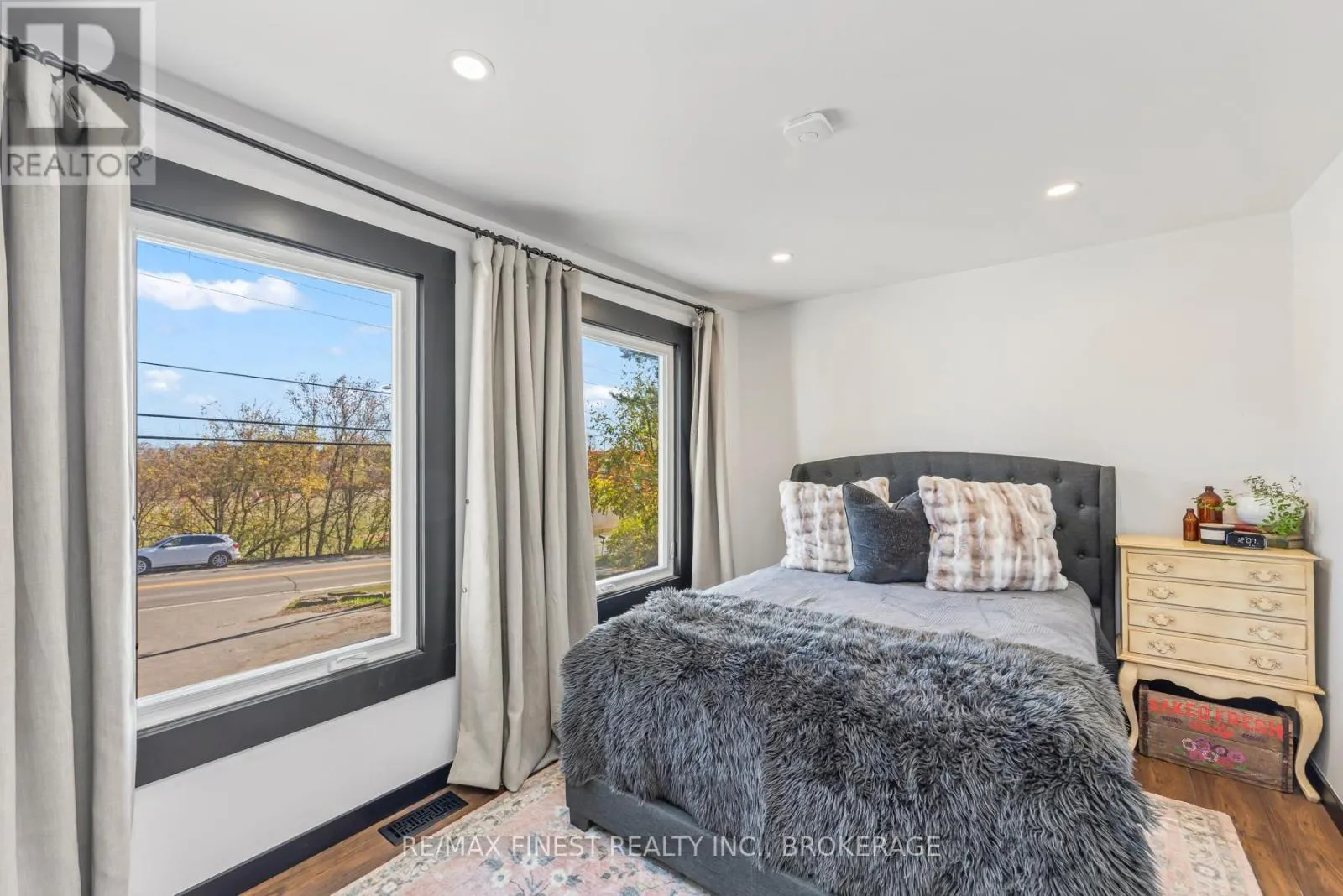 2313 SYDENHAM ROAD