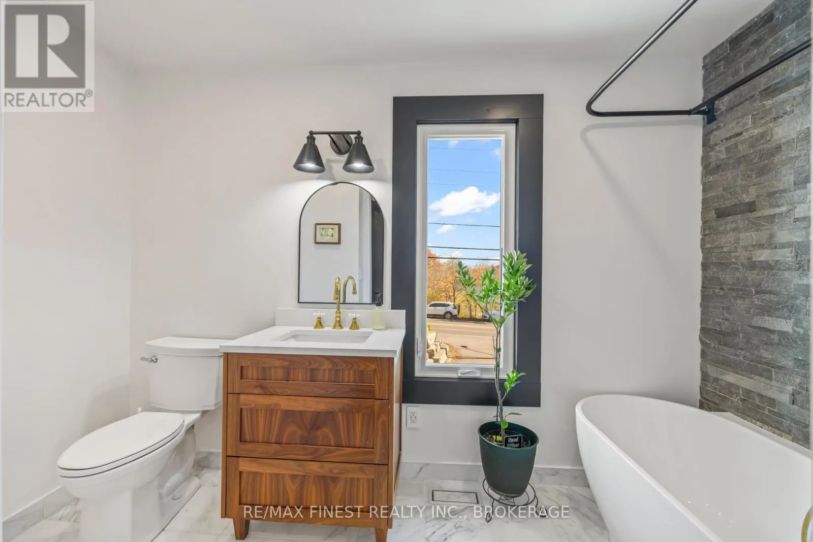 2313 SYDENHAM ROAD