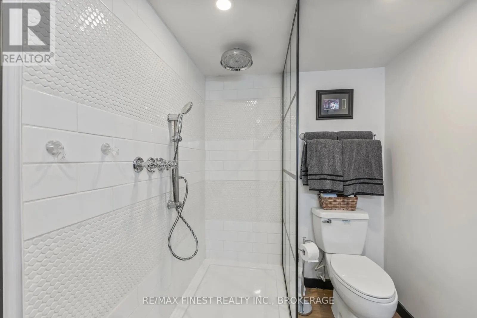 2313 SYDENHAM ROAD