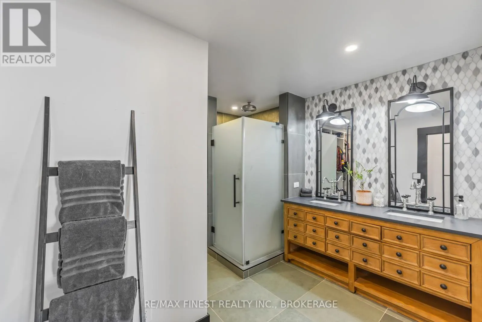 2313 SYDENHAM ROAD