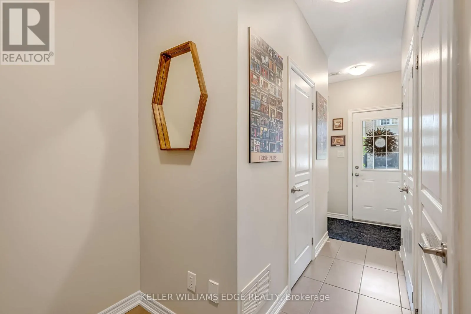 27 - 215 DUNDAS STREET E