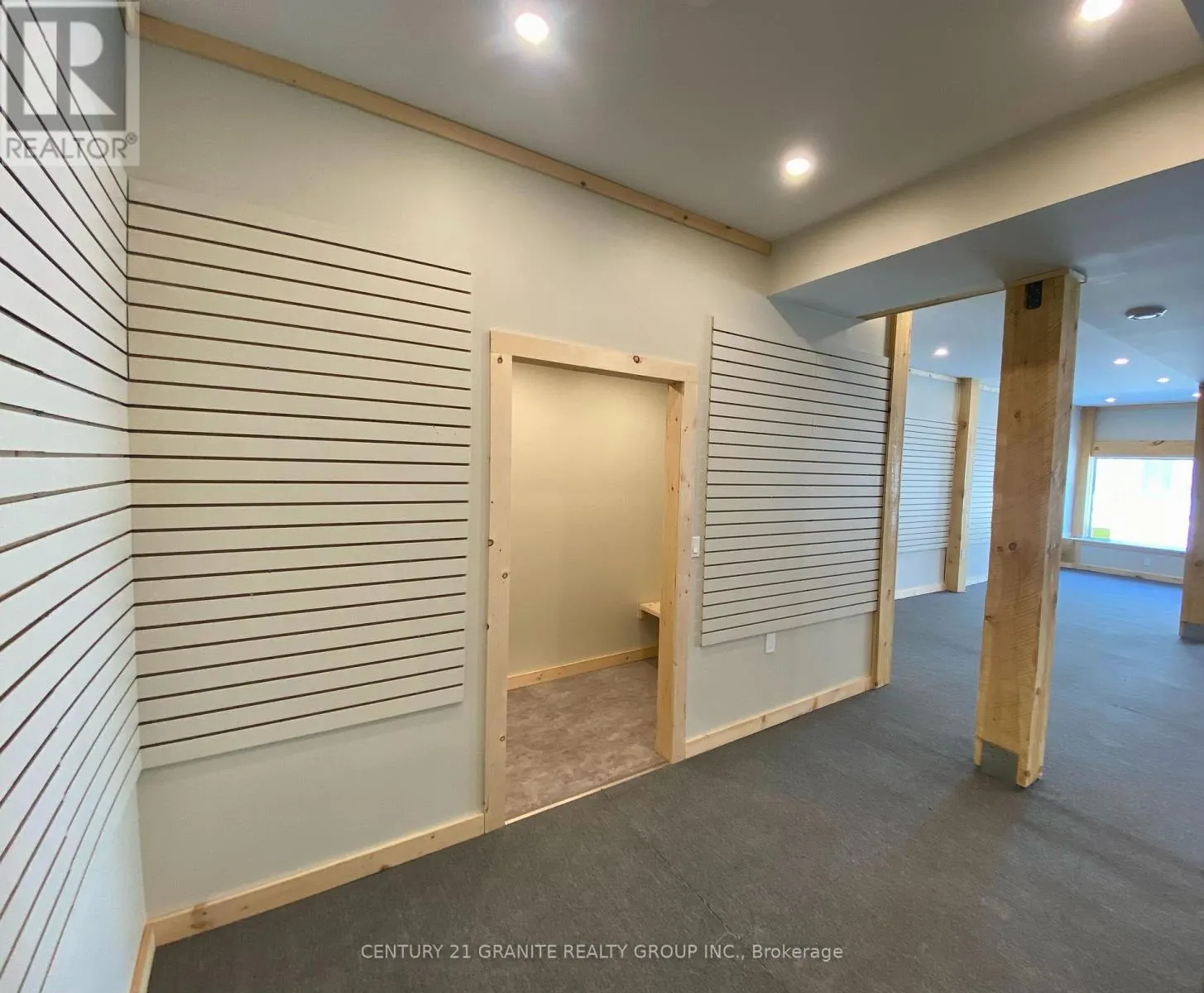 62 HASTINGS STREET N