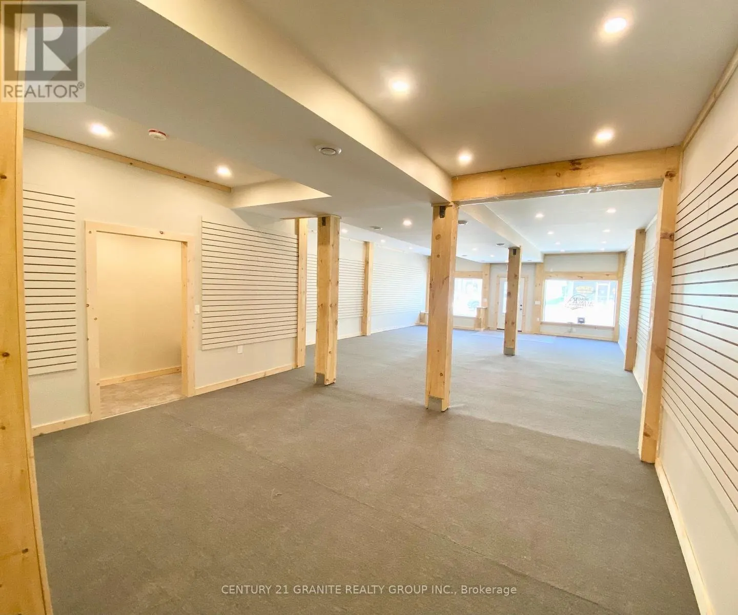 62 HASTINGS STREET N