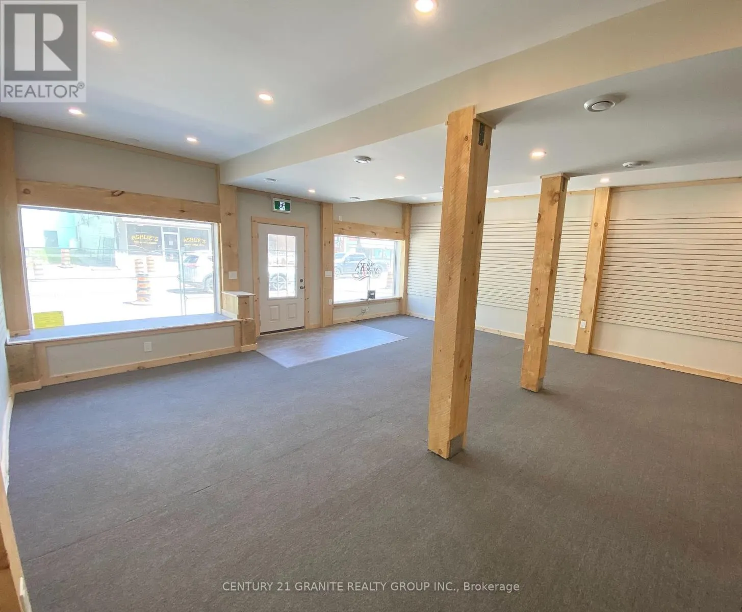 62 HASTINGS STREET N