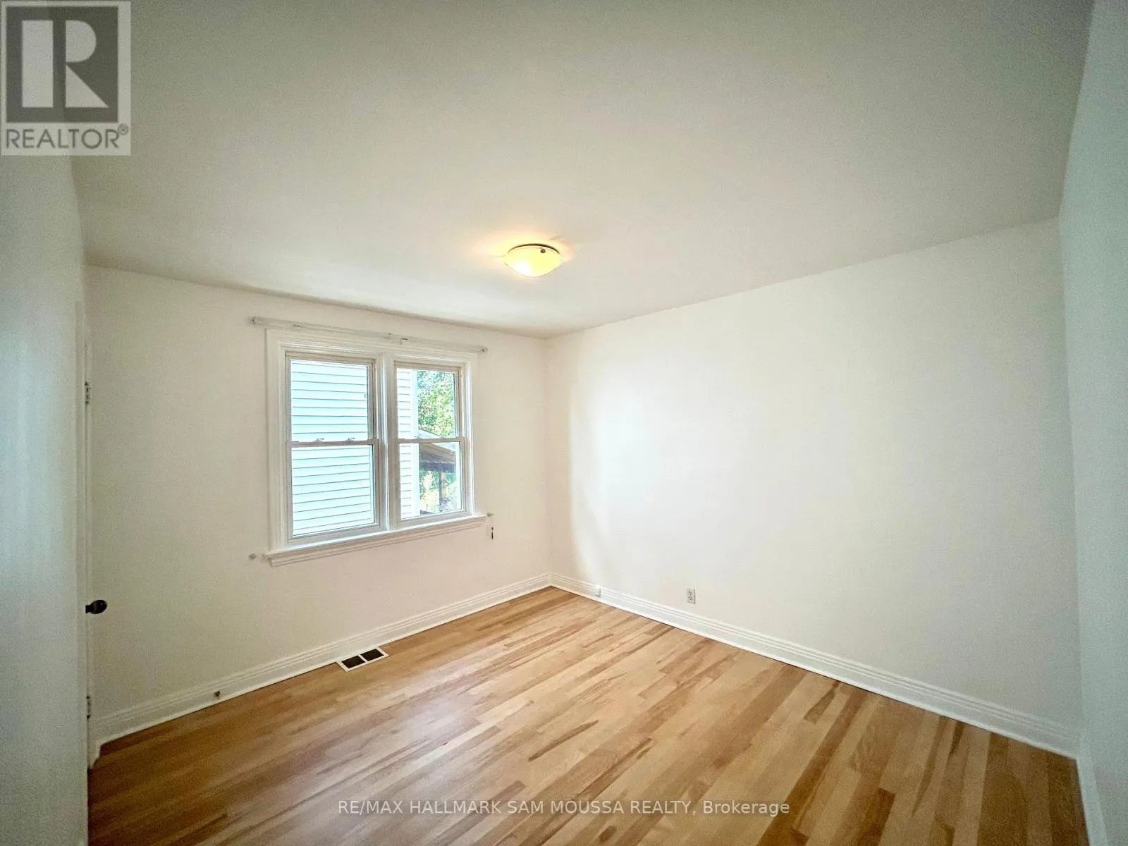 3 - 309 CURRELL AVENUE N