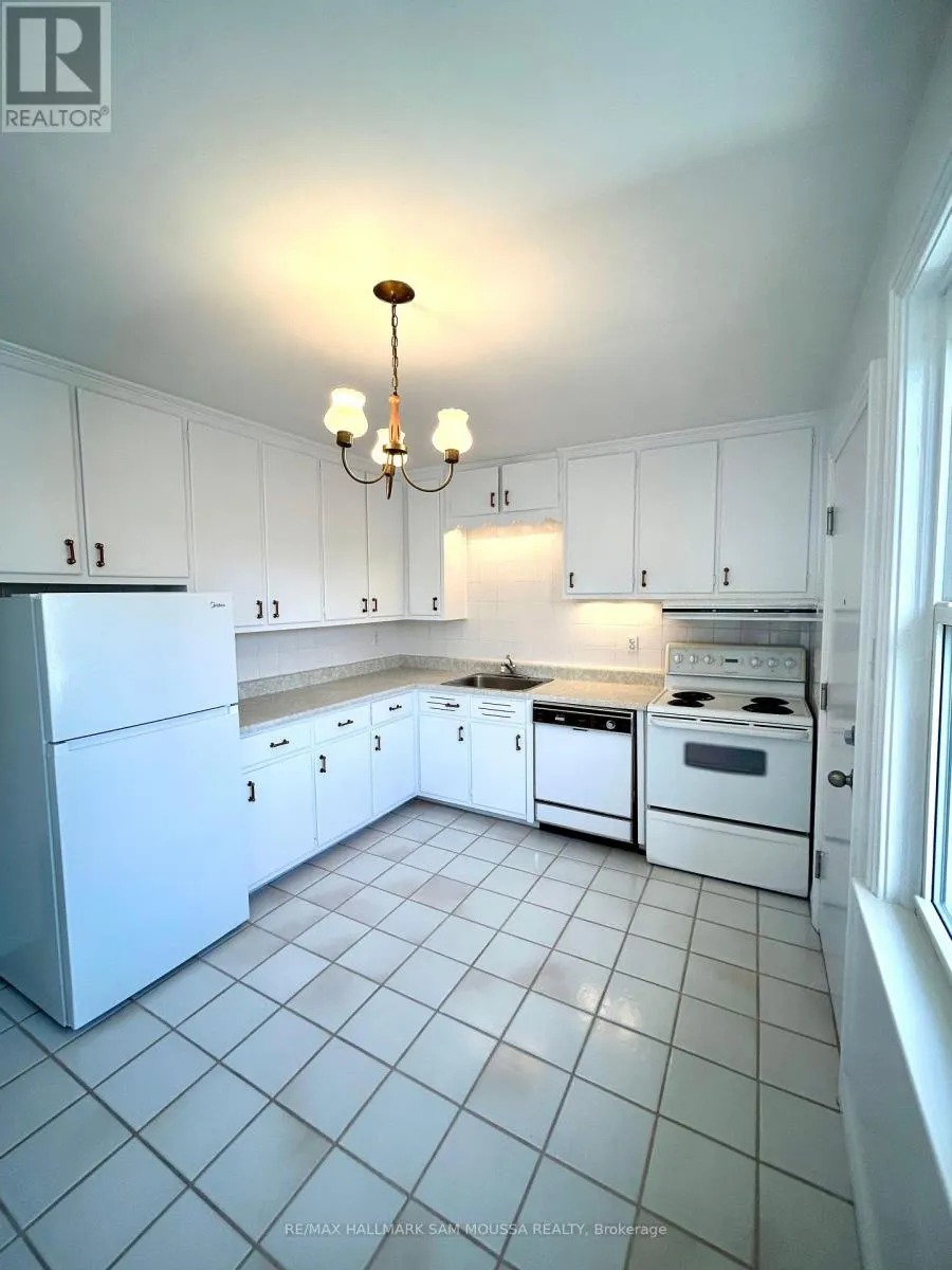 3 - 309 CURRELL AVENUE N