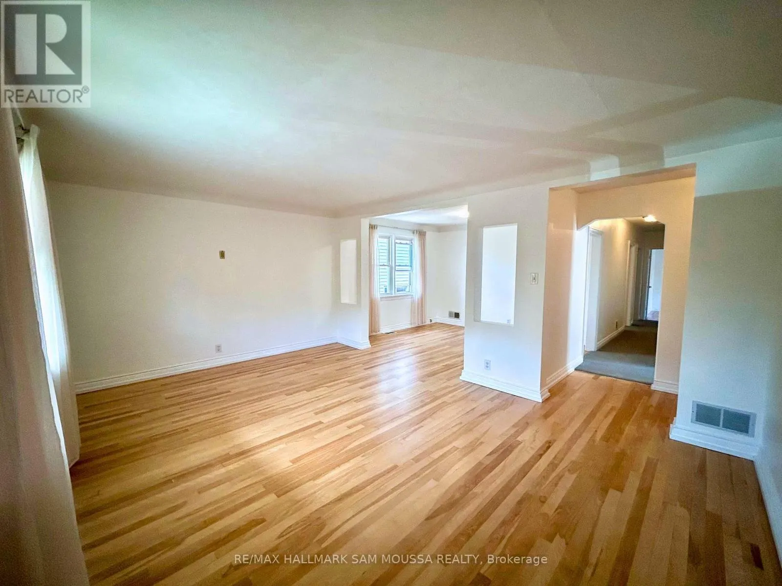 3 - 309 CURRELL AVENUE N