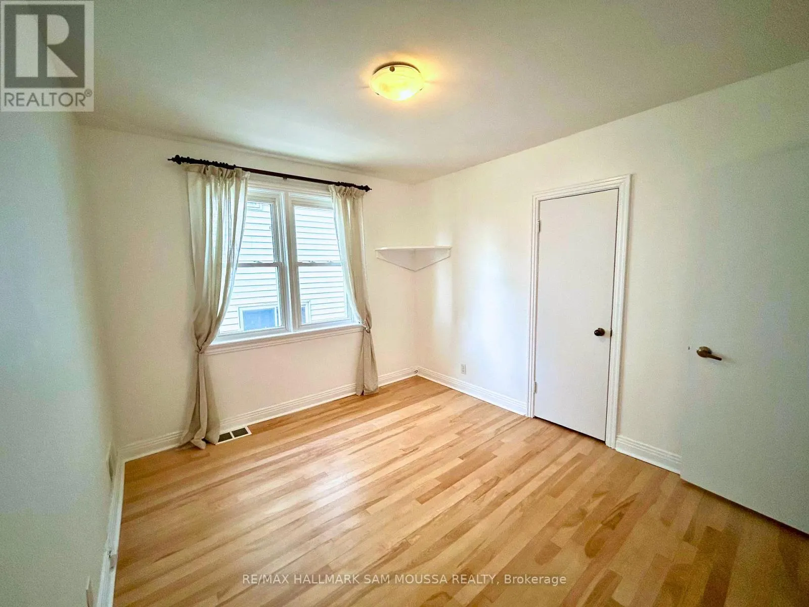 3 - 309 CURRELL AVENUE N