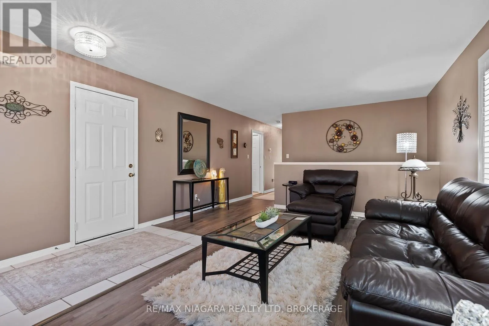 208 AUTUMN CRESCENT