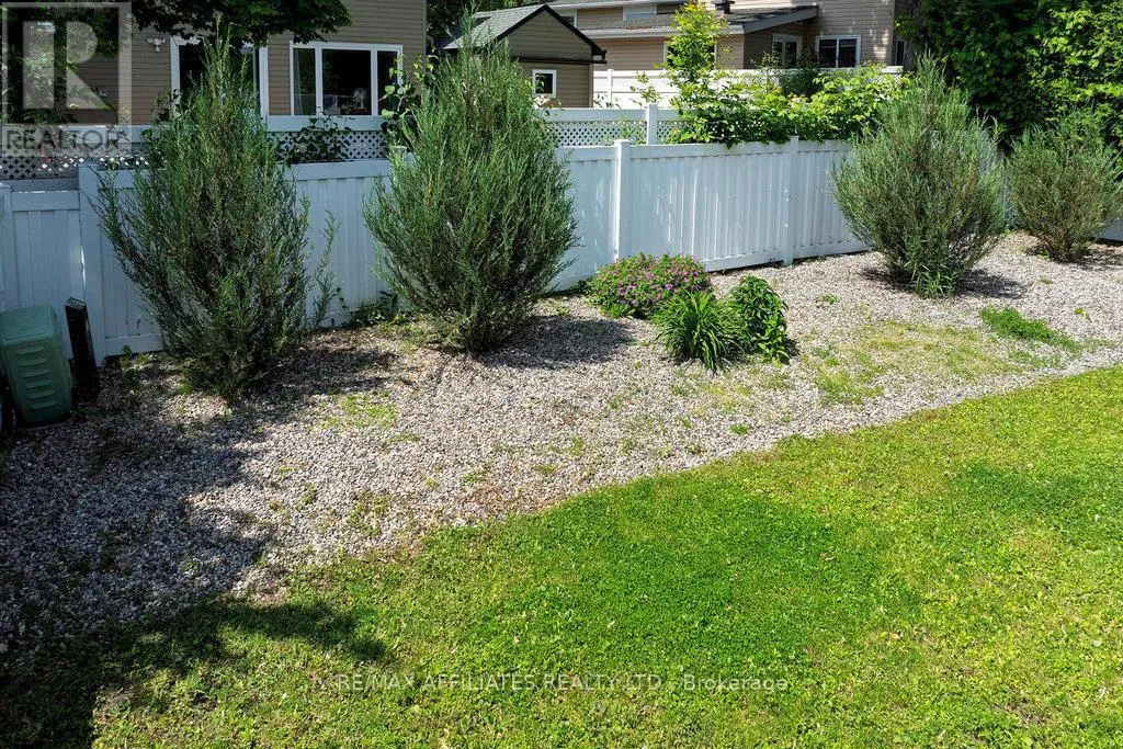 22 RED MAPLE CRESCENT
