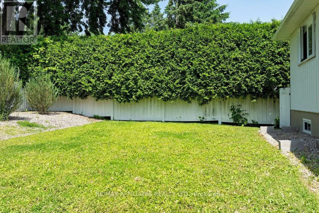 22 RED MAPLE CRESCENT