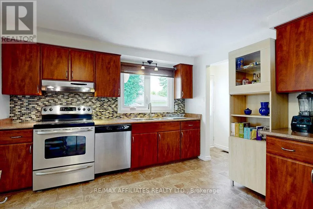 22 RED MAPLE CRESCENT