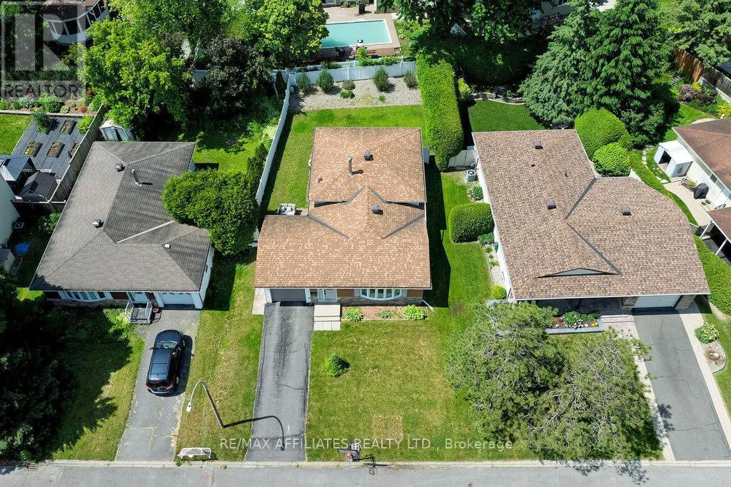 22 RED MAPLE CRESCENT