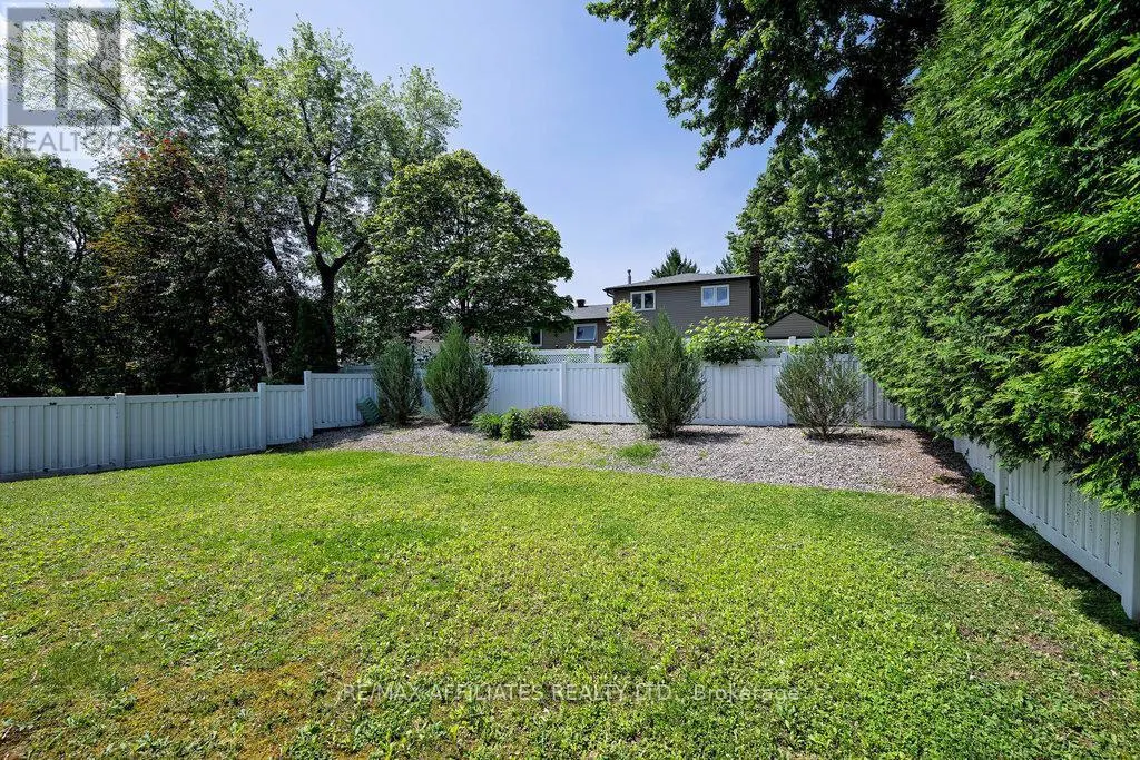 22 RED MAPLE CRESCENT