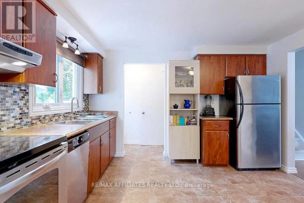 22 RED MAPLE CRESCENT