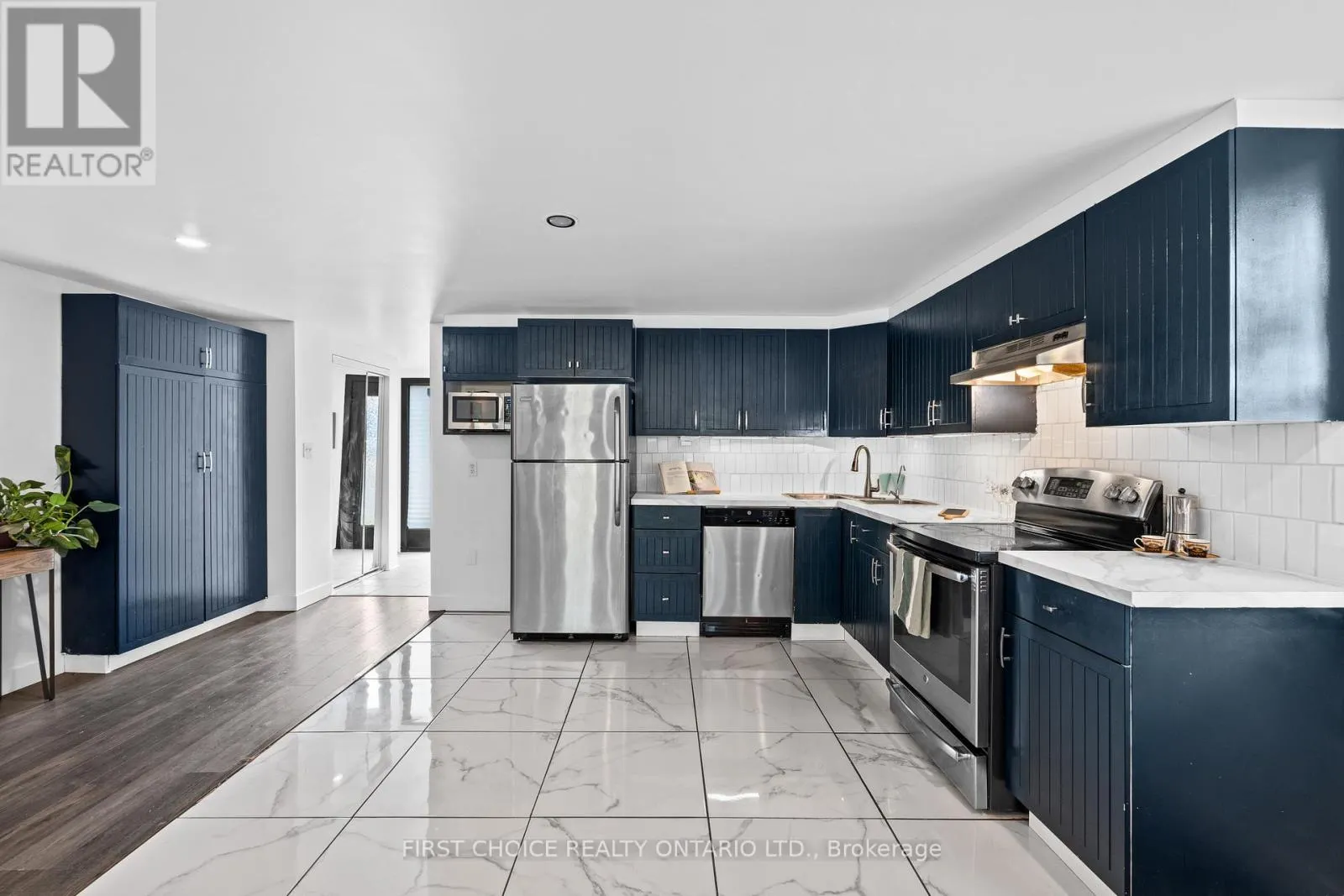 10 CAMPBELL REID COURT