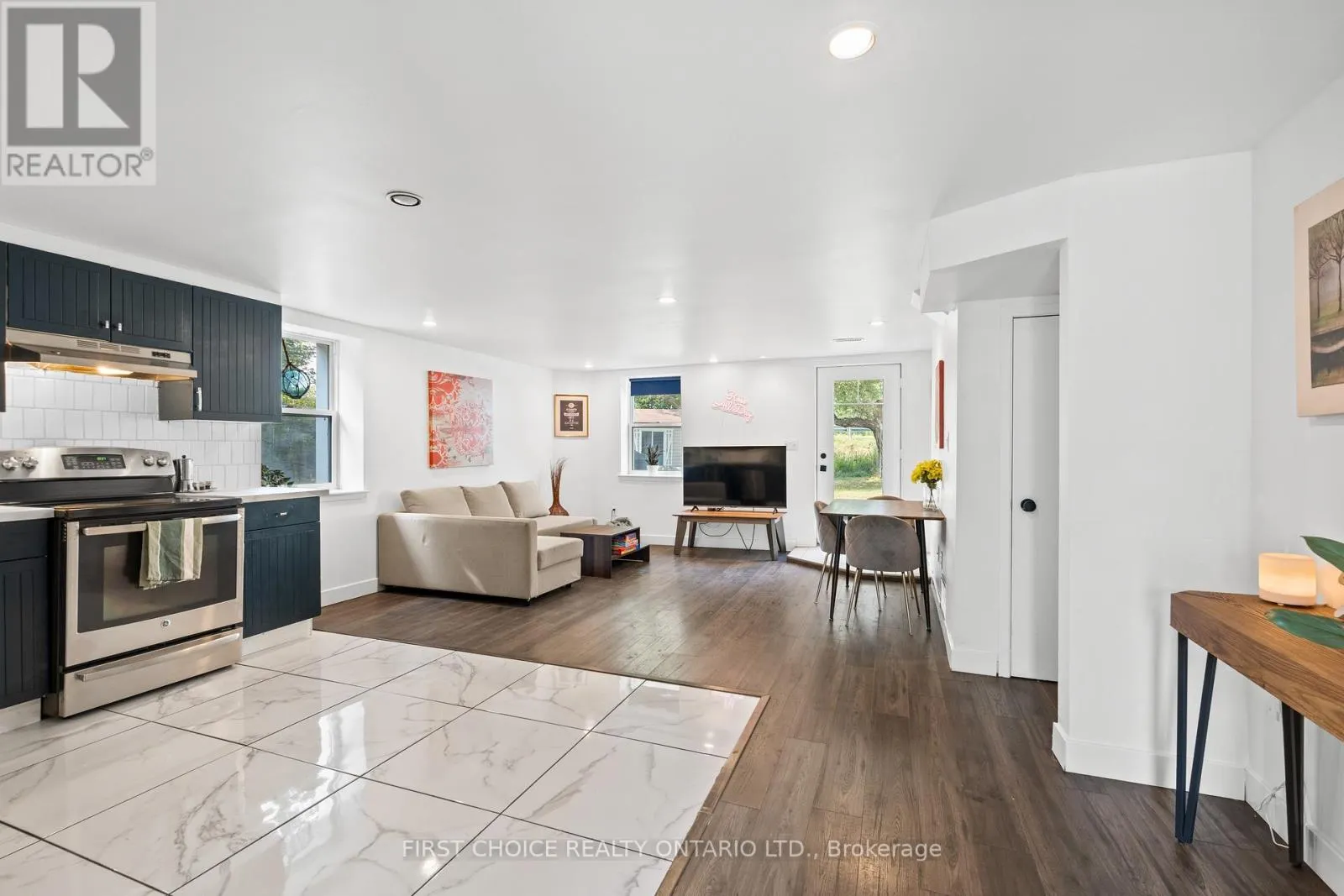 10 CAMPBELL REID COURT