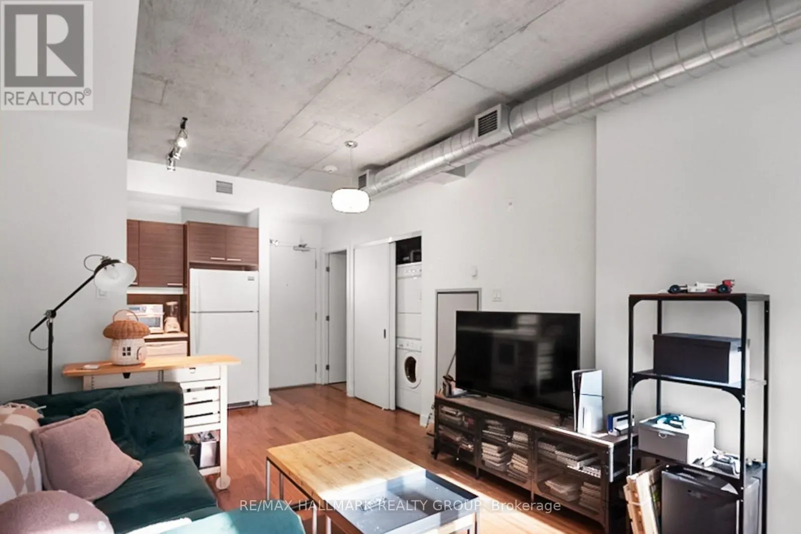 208 - 354 GLADSTONE AVENUE