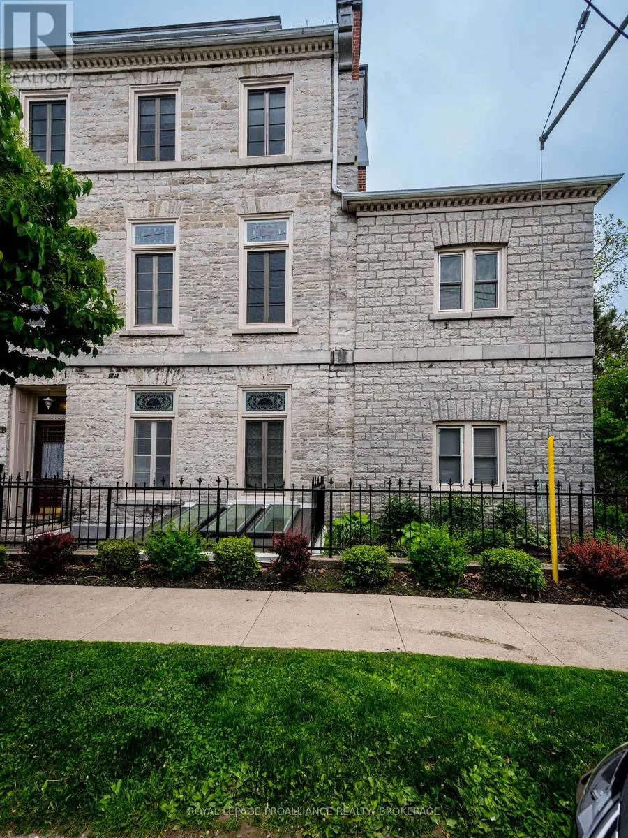 7 - 131 KING STREET E, #7